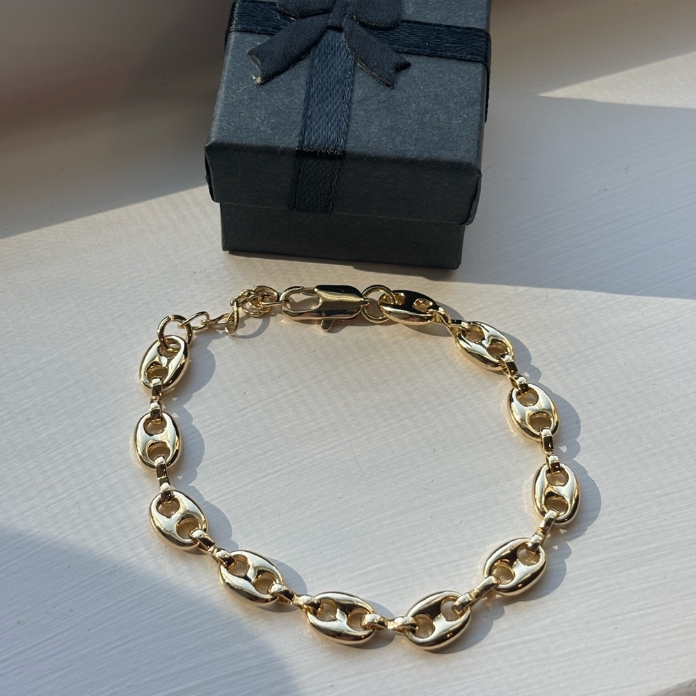 Gold Link Bracelet - Elegant Women’s Bracelet - Picture 8 of 9